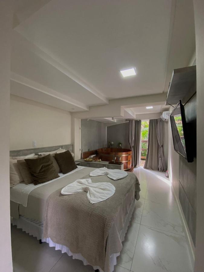 Suíte Deluxe com Banheira de Hidromassagem